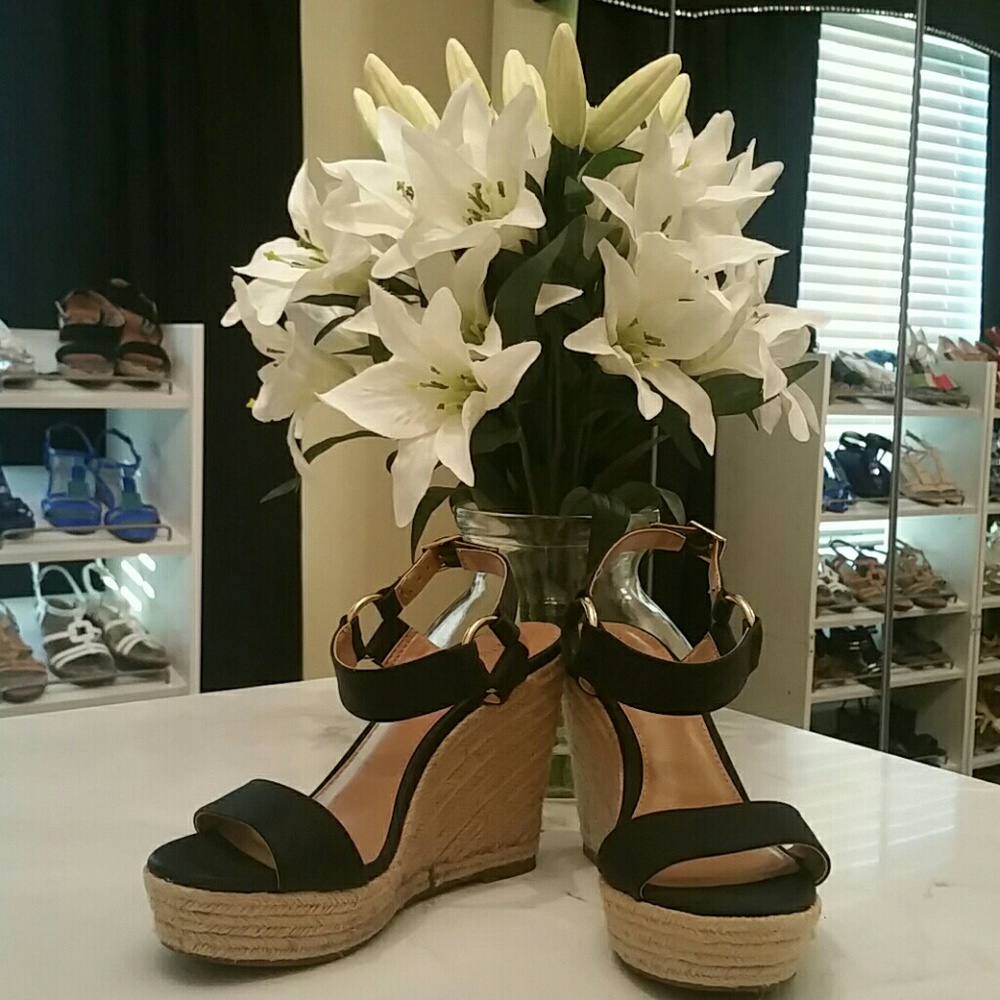 Merona Black/Tan Wedges